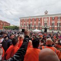 Anche a Bari protestano i gilet arancioni, la manifestazione in piazza Prefettura