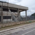 Bari, al San Paolo il vento fa crollare l'impalcatura del cantiere  "abbandonato "
