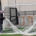 Nuove reti per il campo di calcetto nella chiesa di San Gabriele, la donazione dopo il furto