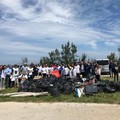 Bari, volontari e cittadini ripuliscono il litorale di Pane e Pomodoro