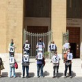 Rifondazione in piazza a Bari per  "garantire un reddito a tutti "