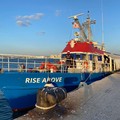 Porto di Bari, sbarcata stamattina la  "Rise Above " con 85 migranti