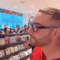 Bari, ragazzini in fila per Rocco Hunt