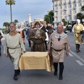 Al Molo la rievocazione dell'arrivo delle ossa, e stasera spazio al Corteo