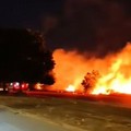 In fiamme il perimetro verde esterno dello stadio San Nicola - VIDEO