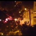 Fumogeni e petardi nei giardini di viale della Repubblica, i residenti: «Situazione pericolosa»