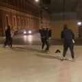 Banda aggredisce un uomo al Libertà, calci e spinte in piazza Redentore