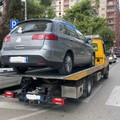 Trasportava crocieristi dal porto a Bari centrale senza licenza, multato tassista abusivo