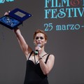 Miriam Leone regina della serata finale del Bif&st, a lei il premio Anna Magnani