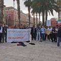 La comunità iraniana scende in piazza a Bari, la protesta contro il regime teocratico