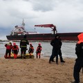 Nave turca incagliata, ferito soccorritore della Guardia costiera