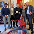 Lo  "Spiderman " ruvese premiato a Bari dal sindaco Decaro