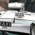 Consegnate a Bari le prime due licenze di doppia guida per i taxi