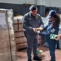 Traffico illecito nel porto di Bari: sequestrate oltre 156mila candele con falso  "Made in Italy "