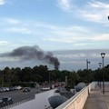 Continuano gli incendi a Bari, i cittadini scendono in piazza