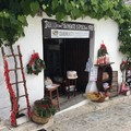 Festa della Repubblica, i vicoli di Alberobello si colorano di rosso ciliegia