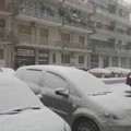 Emergenza neve su Bari: pronti mezzi spargisale, autobus con catene e strutture d'accoglienza