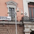 No all'inceneritore Newo, il Comune di Bari espone lo striscione