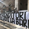  "Imprenditori Salvate la Bari ", l'appello su uno striscione davanti a Palazzo di Città