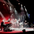 A Bari la notte dei Dire Straits Legacy, due ore e mezza di grande musica