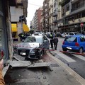 Bari, incidente in via De Giosa. Un'auto finisce contro il muro