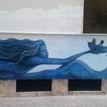 Bari, in via Fornari una sirena salva migranti in un murales di Giuseppe D'Asta