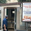 Bari, tutti vogliono adottare il bimbo abbandonato in chiesa