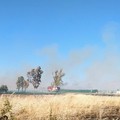 Bari, vasto incendio nel quartiere Japigia: intervengono i vigili del fuoco