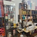 Bari, doppio blitz della Guardia di Finanza: sequestrati profumi contraffatti e cosmetici