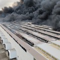 Maxi incendio nella sede di Terminal Puglia a Rutigliano: a fuoco il capannone di oltre 30.000 metri quadri