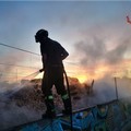 Caldo intenso: fiamme lungo la linea ferroviaria e in un'abitazione a Casamassima