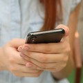 Bari, scippa lo smartphone a una 12enne sul bus: 34enne arrestato da un poliziotto fuori servizio