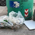 Bari, rifiuti abbandonati in centro: multa da 1.000 euro a un’attività commerciale