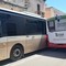 Traffico impazzito a Santo Spirito: due autobus si toccano, auto bloccate