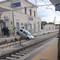 Circolazione ferroviaria rallentata: veicolo tra i binari a Santo Spirito
