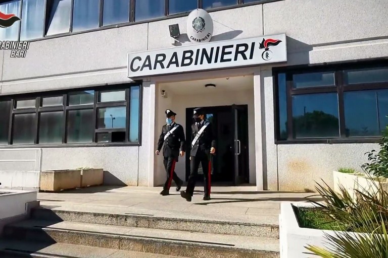 carabinieri bari JPG