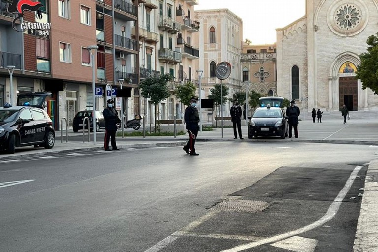 carabinieri bari JPG