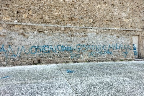 castello vandalizzato