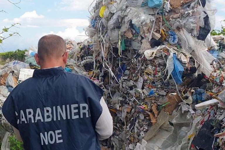 Dalla Campania i rifiuti finivano anche nella zona industriale di Bari