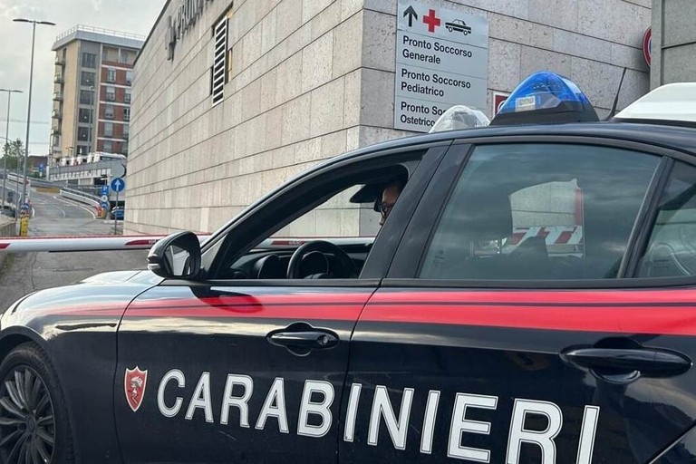 Terrore al pronto soccorso, aggredisce pazienti e carabinieri: arrestato