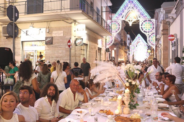 Bari Palese celebra San Michele Arcangelo la cena in bianco apre