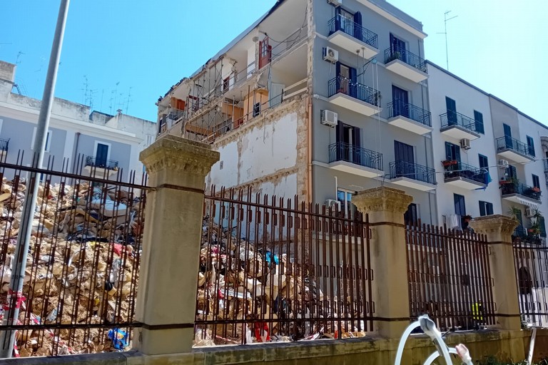 Nessuna traccia di amianto nell'area del palazzo crollato a Bari
