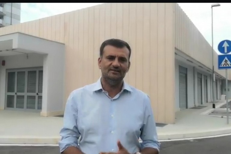 decaro mercato via amendola