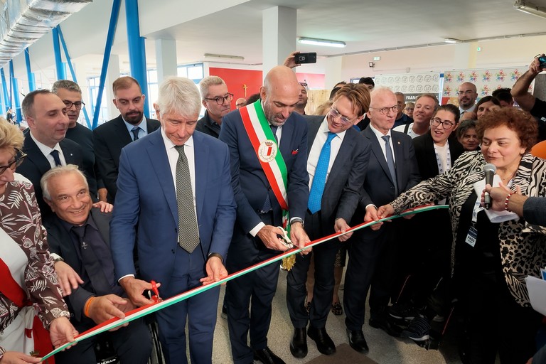 Taglio del nastro col sindaco ed il ministro Abodi. <span>Foto Centro Sportivo Italiano </span>