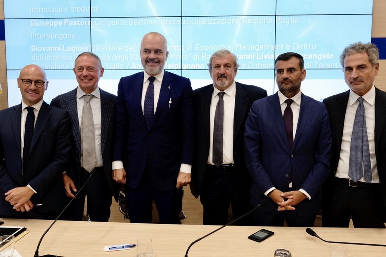 edi rama in fiera del levante JPG