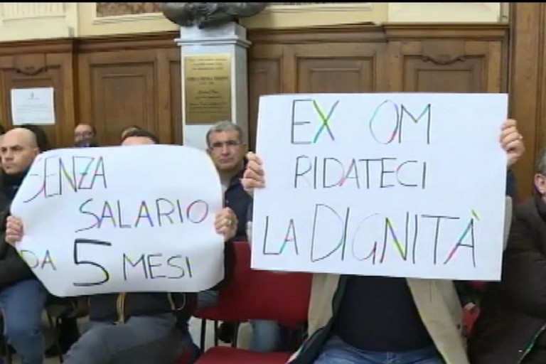 Sit-in Ex-Om in Consiglio