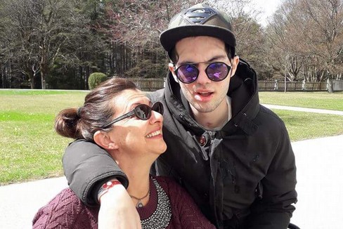 Raffaele e la sua mamma, foto estratta da fb. <span>Foto Facebook</span>