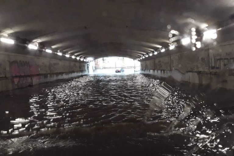 Il sottopasso di via Quintino Sella allagato