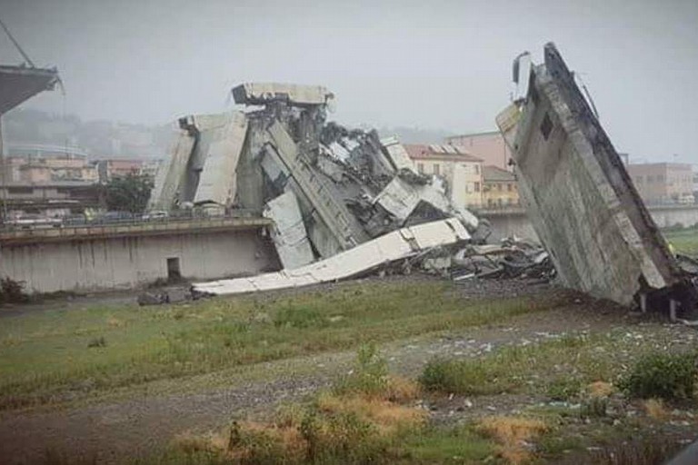 Il ponte crollato a Genova