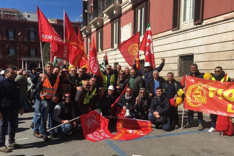 Il sit-in in piazza Libertà a Bari